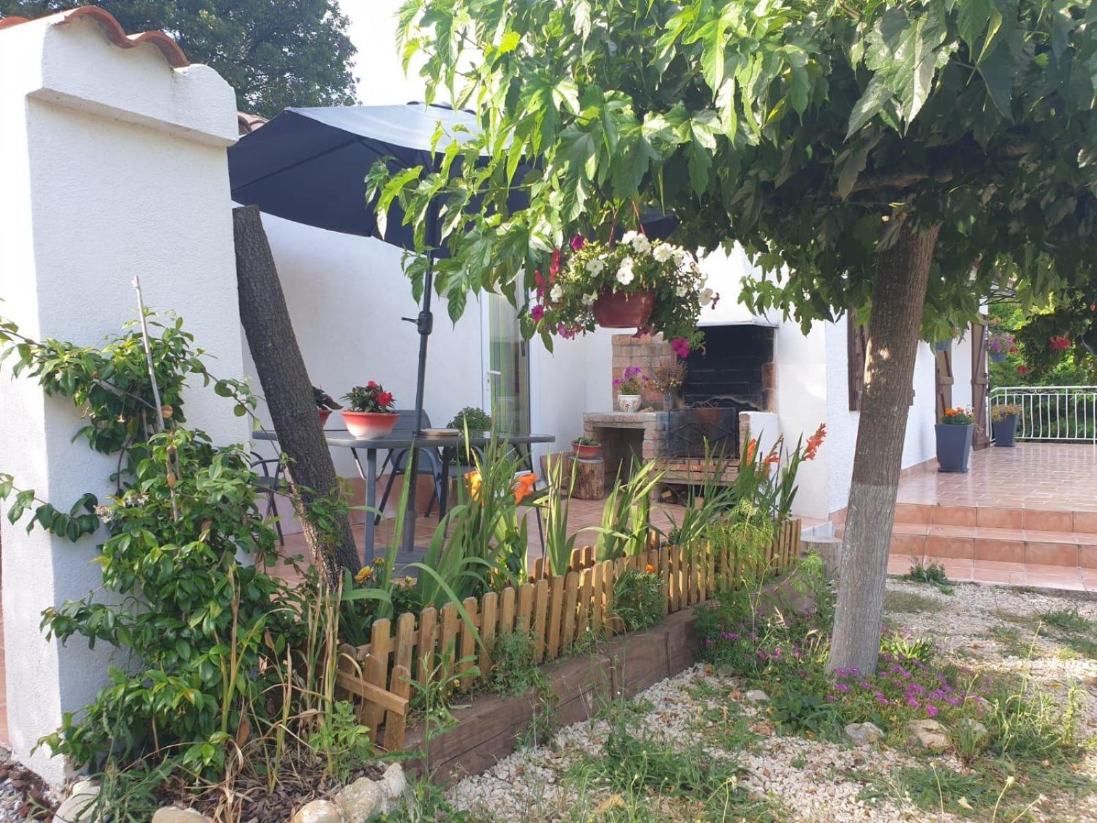 מלון Saint-Martin-de-Brômes Sous Les Chenes מראה חיצוני תמונה